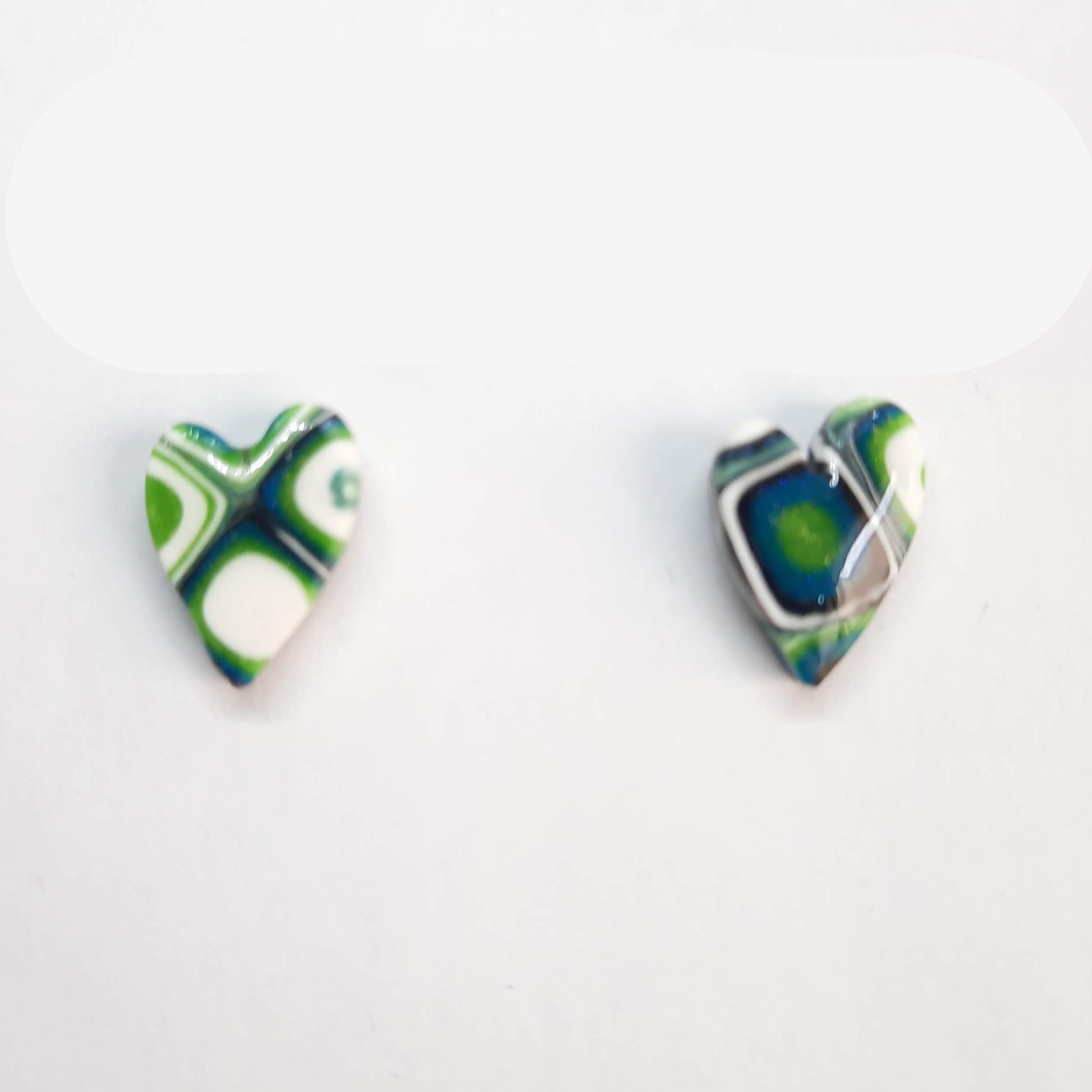 Pendientes Botón Corazón Pleno Verde Blanco