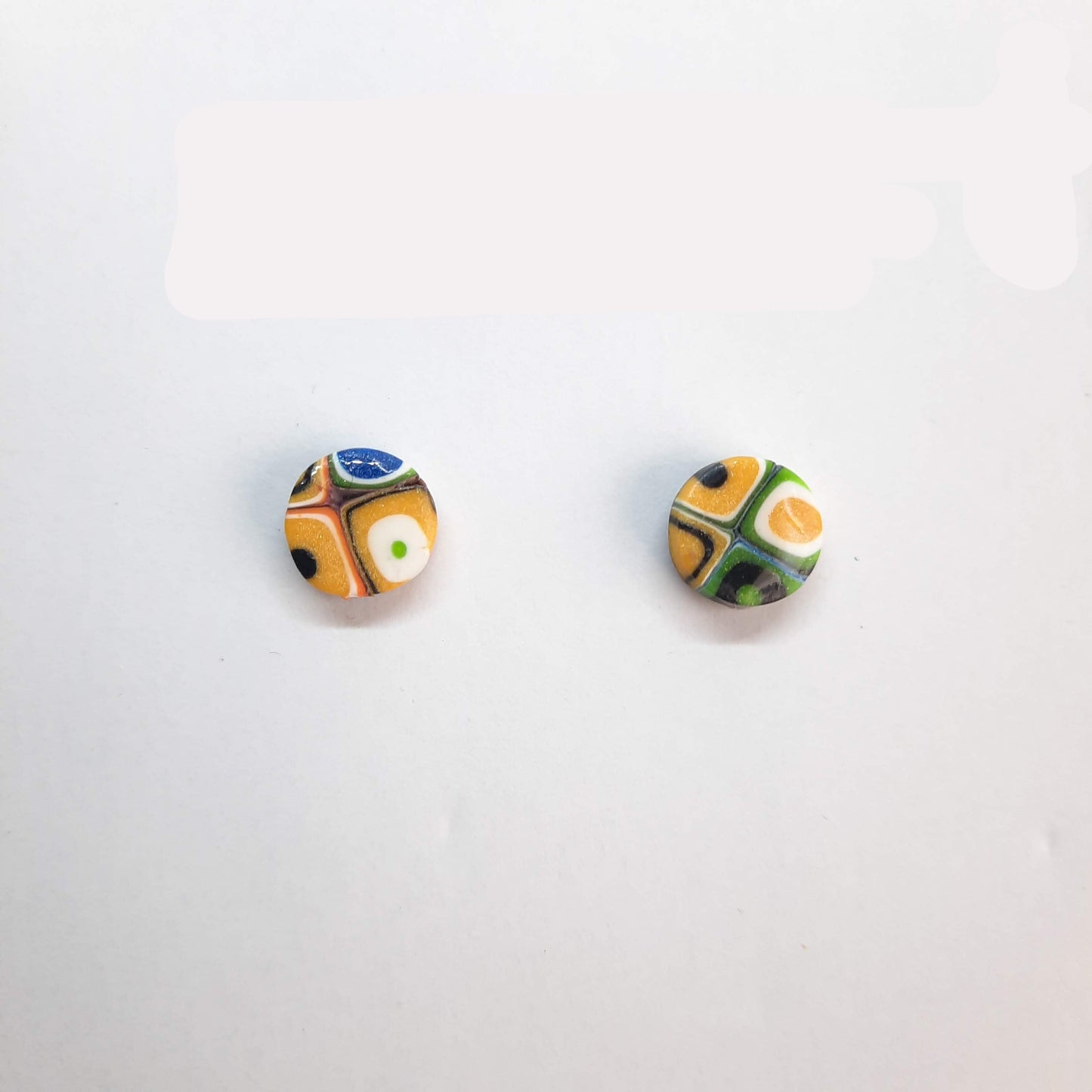 Pendientes Botón Redondo Pequeño Arcoíris