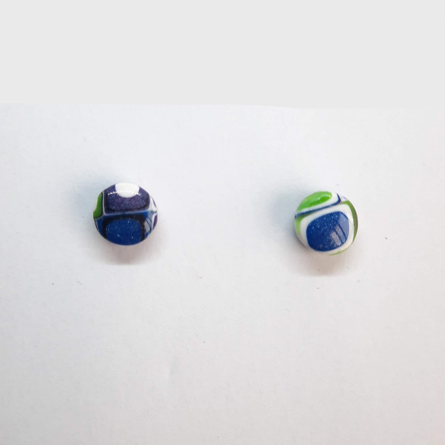 Pendientes Botón Redondo Pequeño Arcoíris