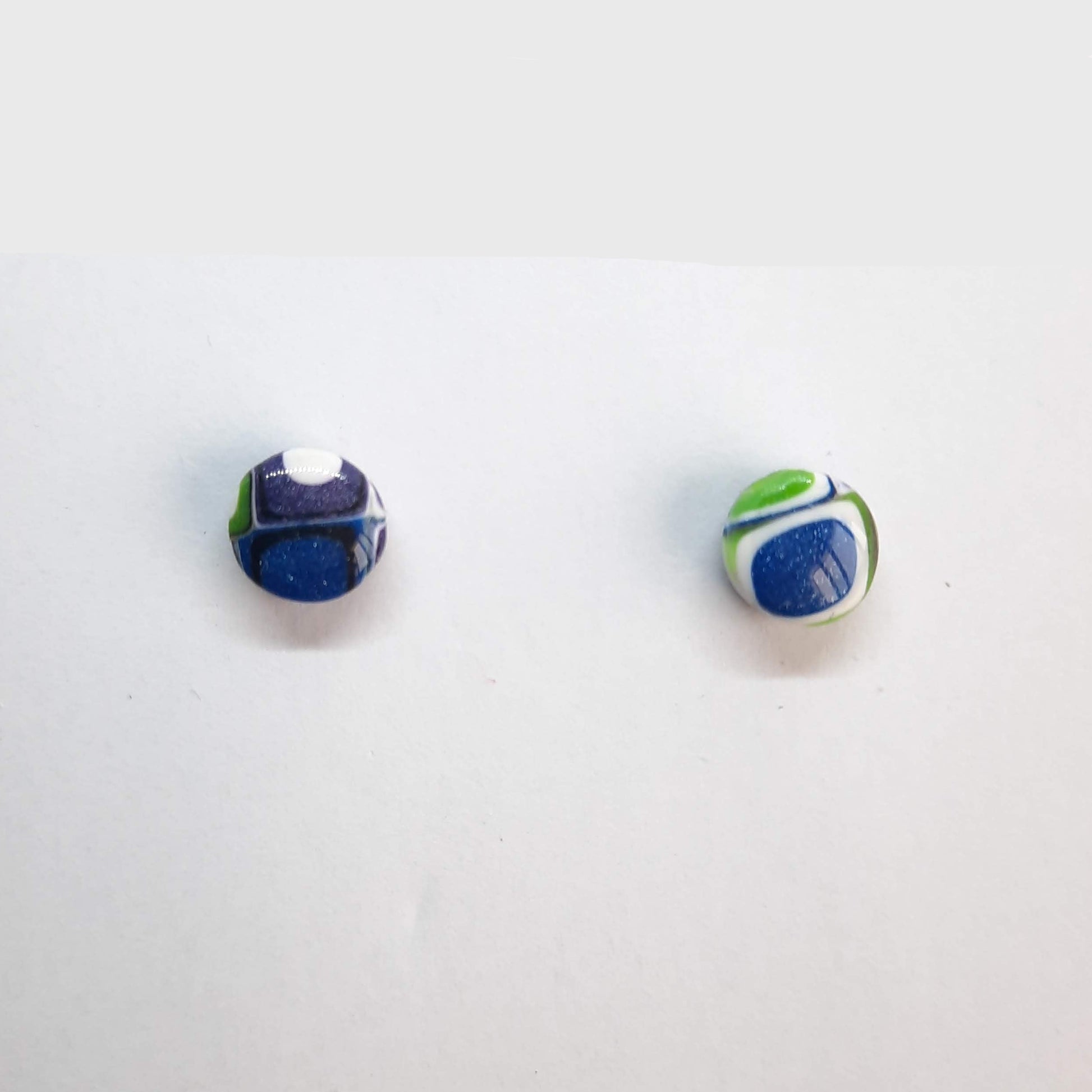 Pendientes Botón Redondo Pequeño Arcoíris