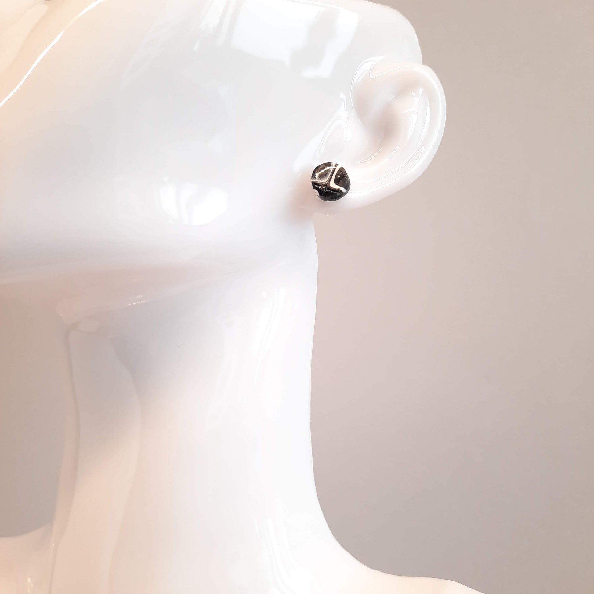 Pendientes Botón Redondo Pequeños Negro Blanco