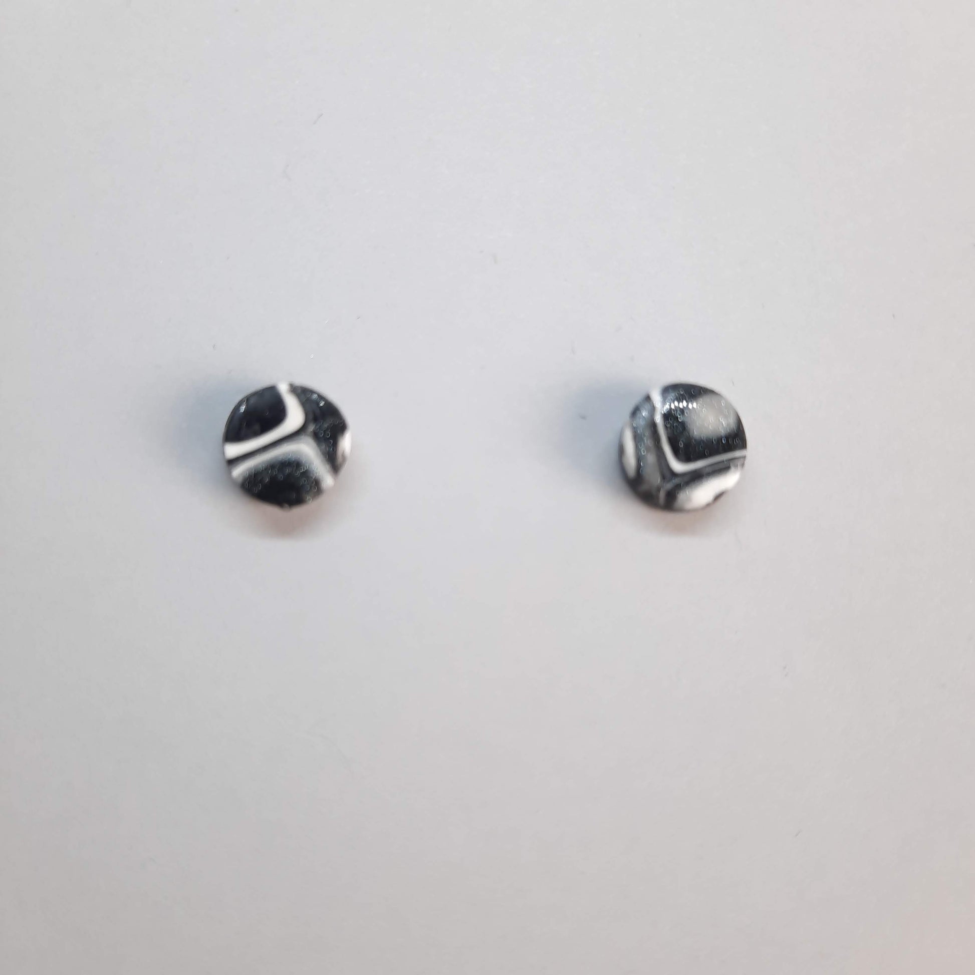 Pendientes Botón Redondo Pequeños Negro Blanco