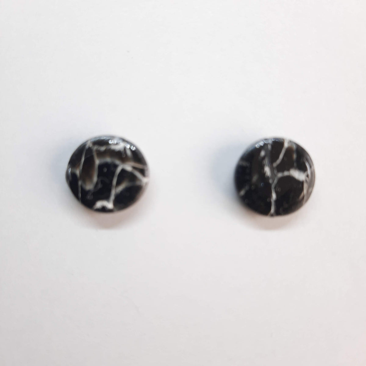 Pendientes Botón Redondos Medianos Negro Mármol