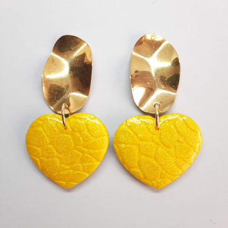 Pendientes Corazón Ancho Grandes Amarillos con Base Dorada