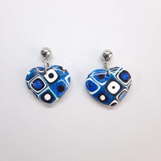 Pendientes Corazón Ancho Pequeños Pasión Azul Con Base Plateada