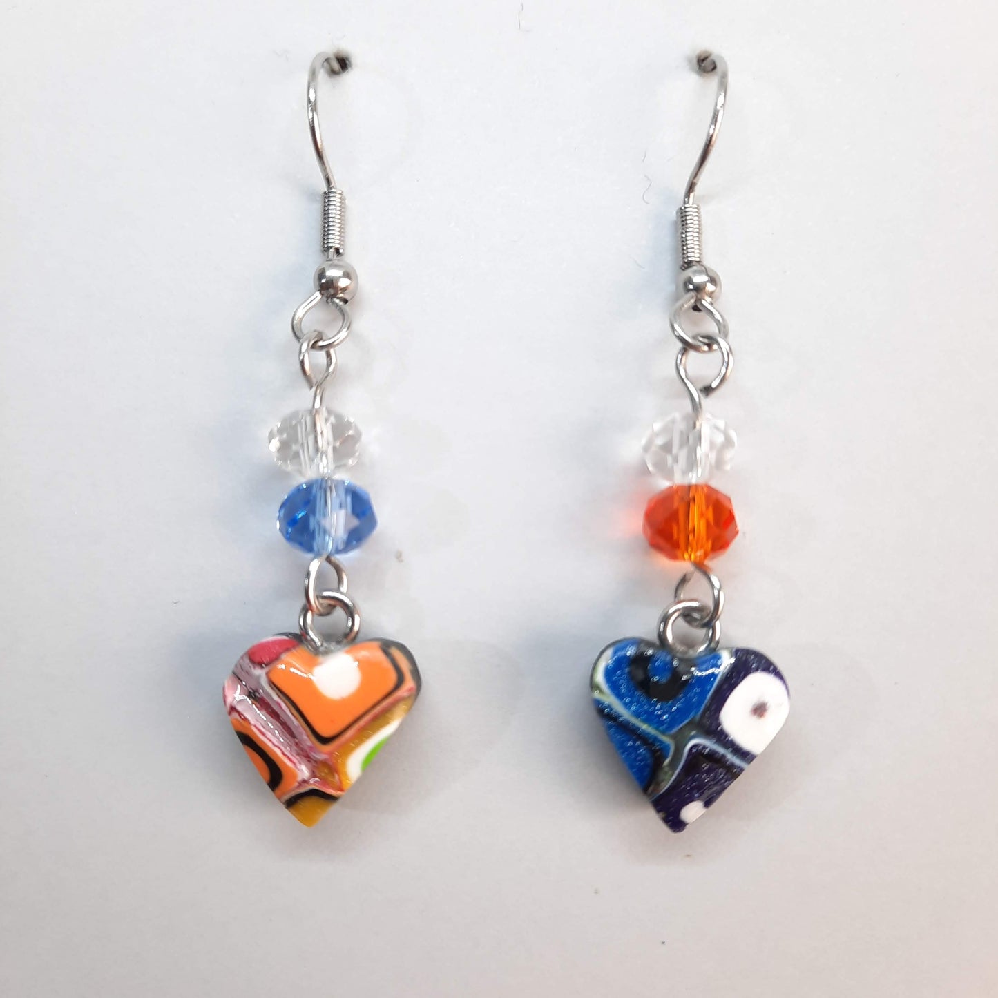 Pendientes Corazón Clásico Arcoíris Con Ganchos Y Bolitas De Cristal