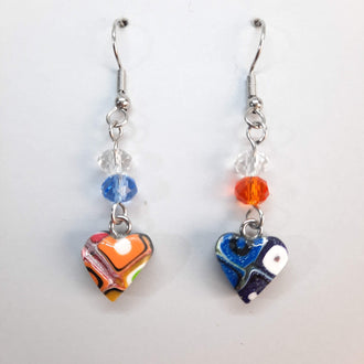 Pendientes Corazón Clásico Arcoíris Con Ganchos Y Bolitas De Cristal