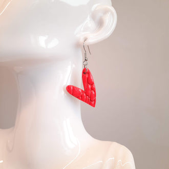 Pendientes Corazón Delgado Grandes Rosa Neon con Ganchos Plateados