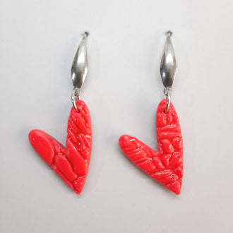 Pendientes Corazón Delgado Rosa Neon con Base Plateada