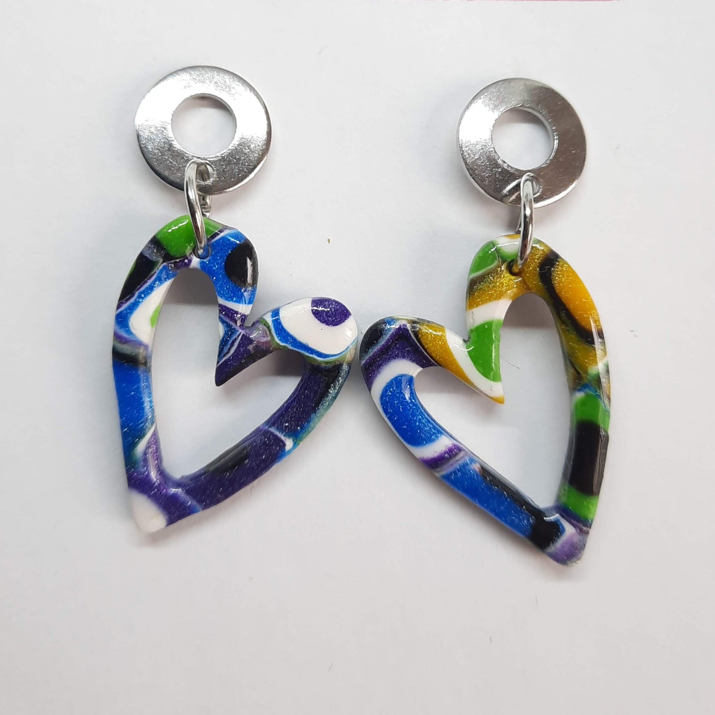 Pendientes Corazón Hueco Arcoíris con Base acero