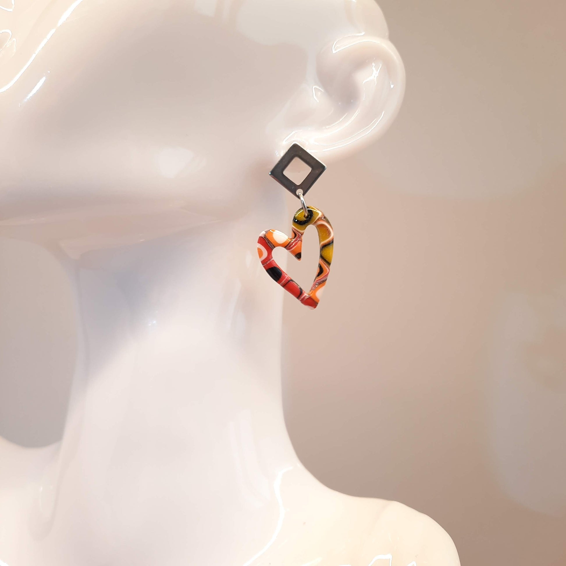 Pendientes Corazón Hueco Arcoíris con Base Acero