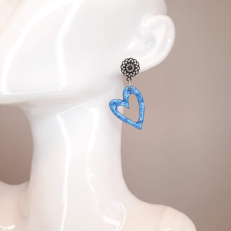 Pendientes Corazón Hueco Azul con Base Plateada