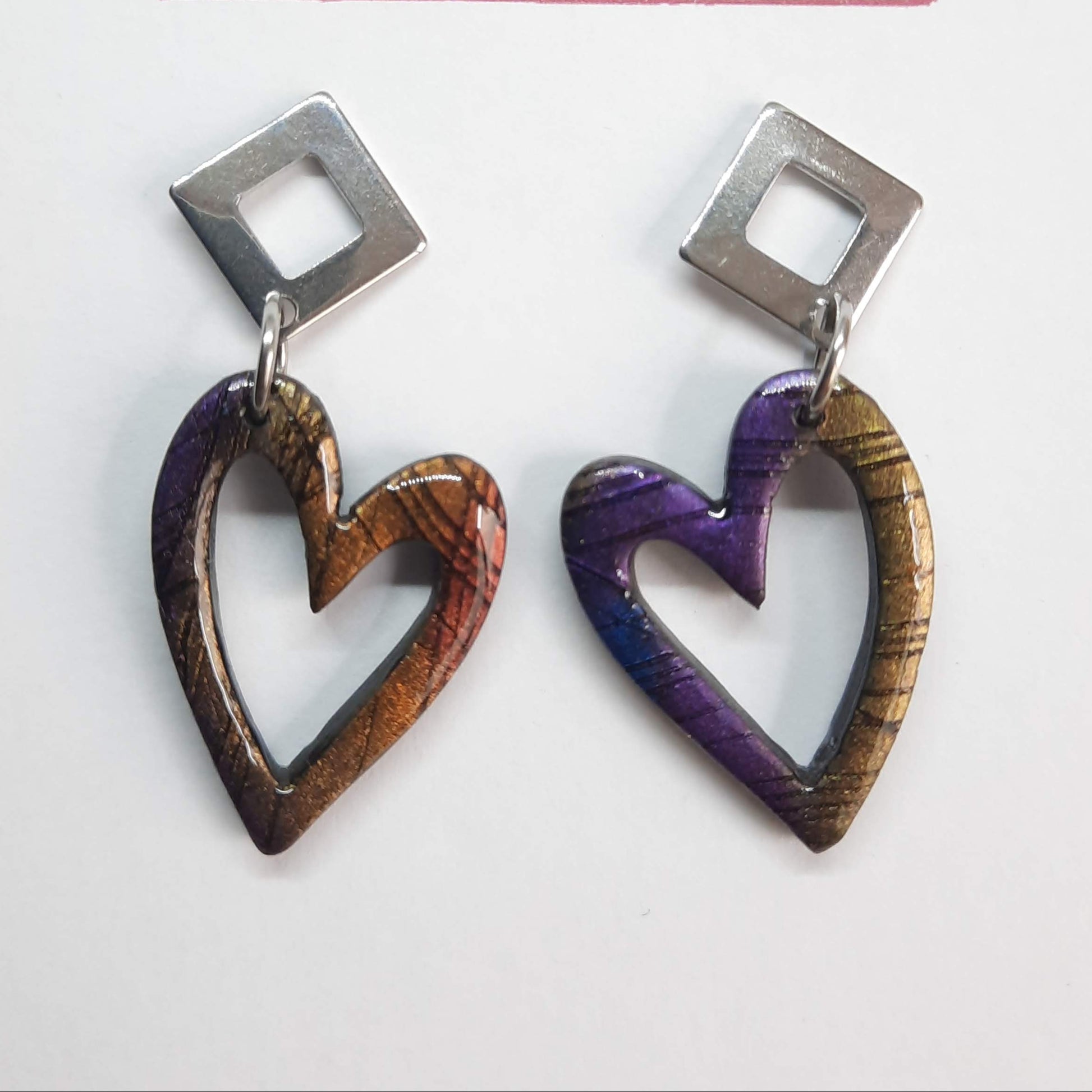 Pendientes Corazón Hueco Labradorita Violeta con Base Acero