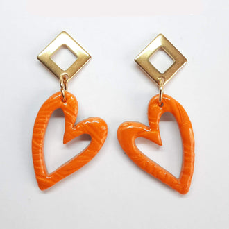 Pendientes Corazón Hueco Naranja con Base Dorada