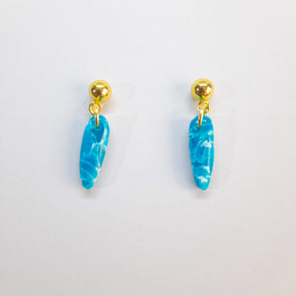 Pendientes Cortos Aguamarina con Base Dorada