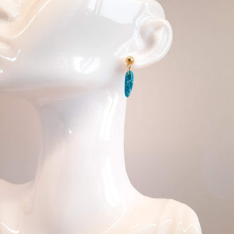 Pendientes Cortos Aguamarina con Base Dorada