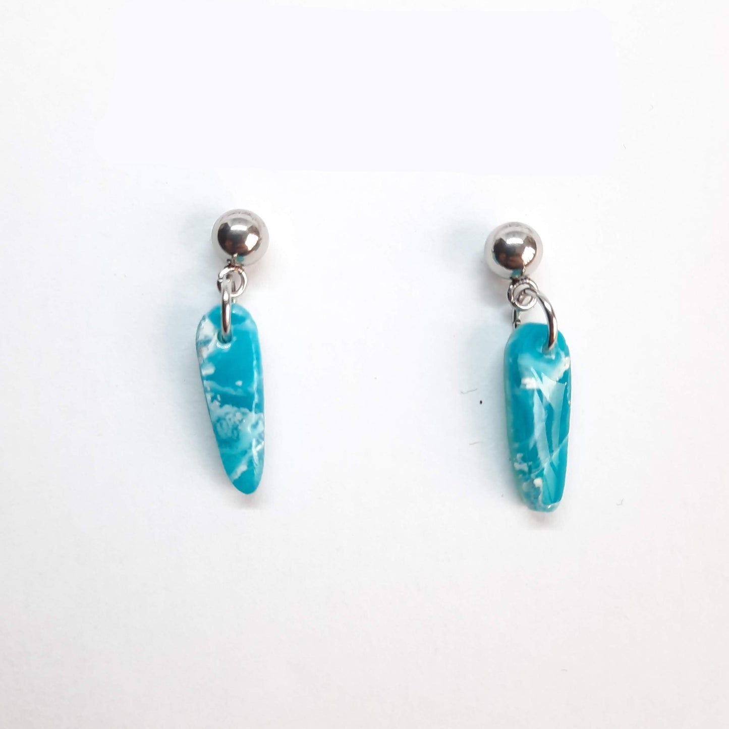 Pendientes Cortos Aguamarina con Base Plateada