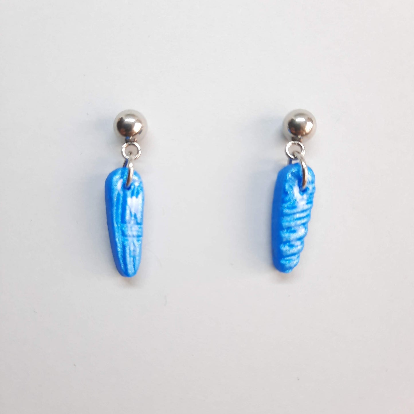 Pendientes Cortos Azules con Base Plateada