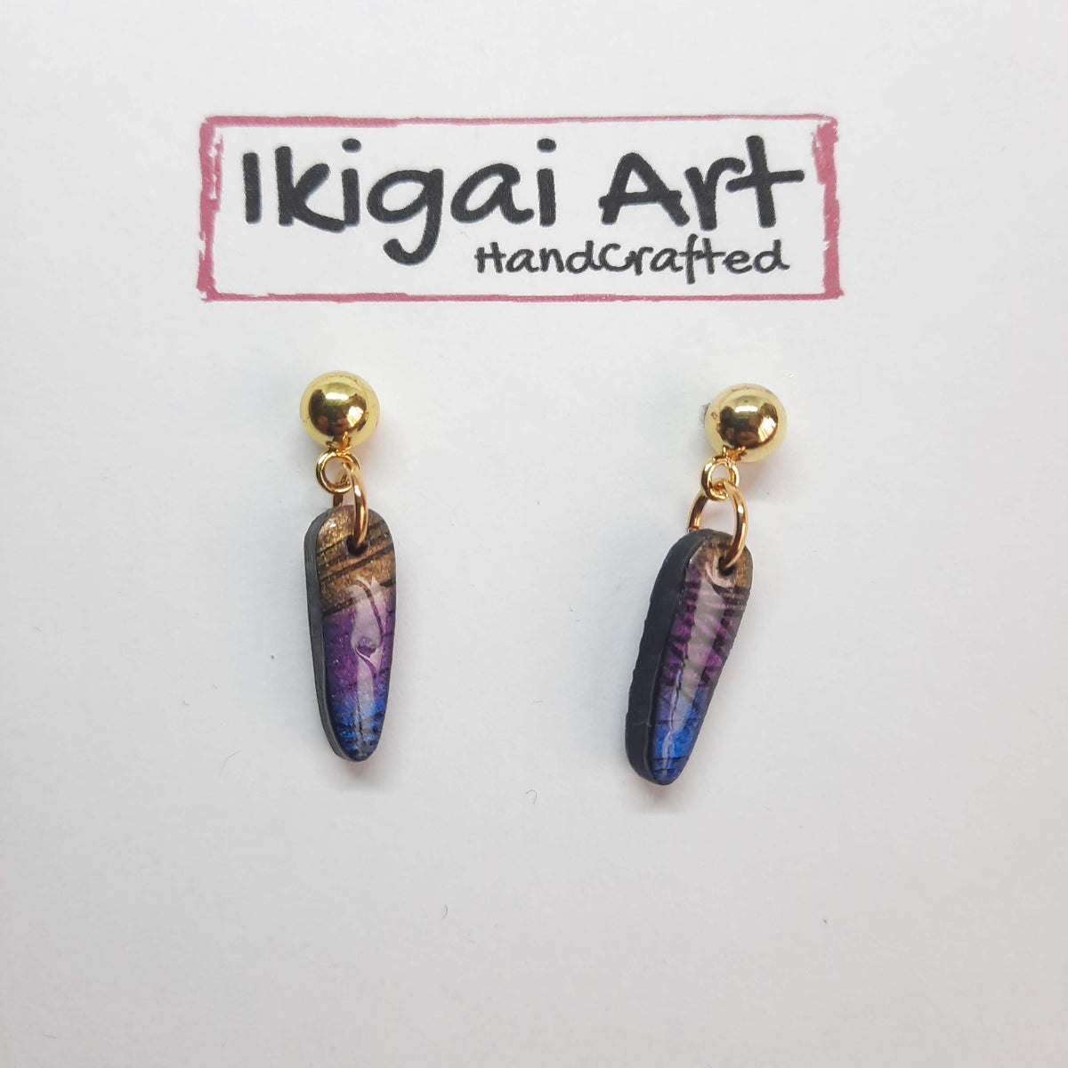 Pendientes Cortos Labradorita Violeta con Base Dorada