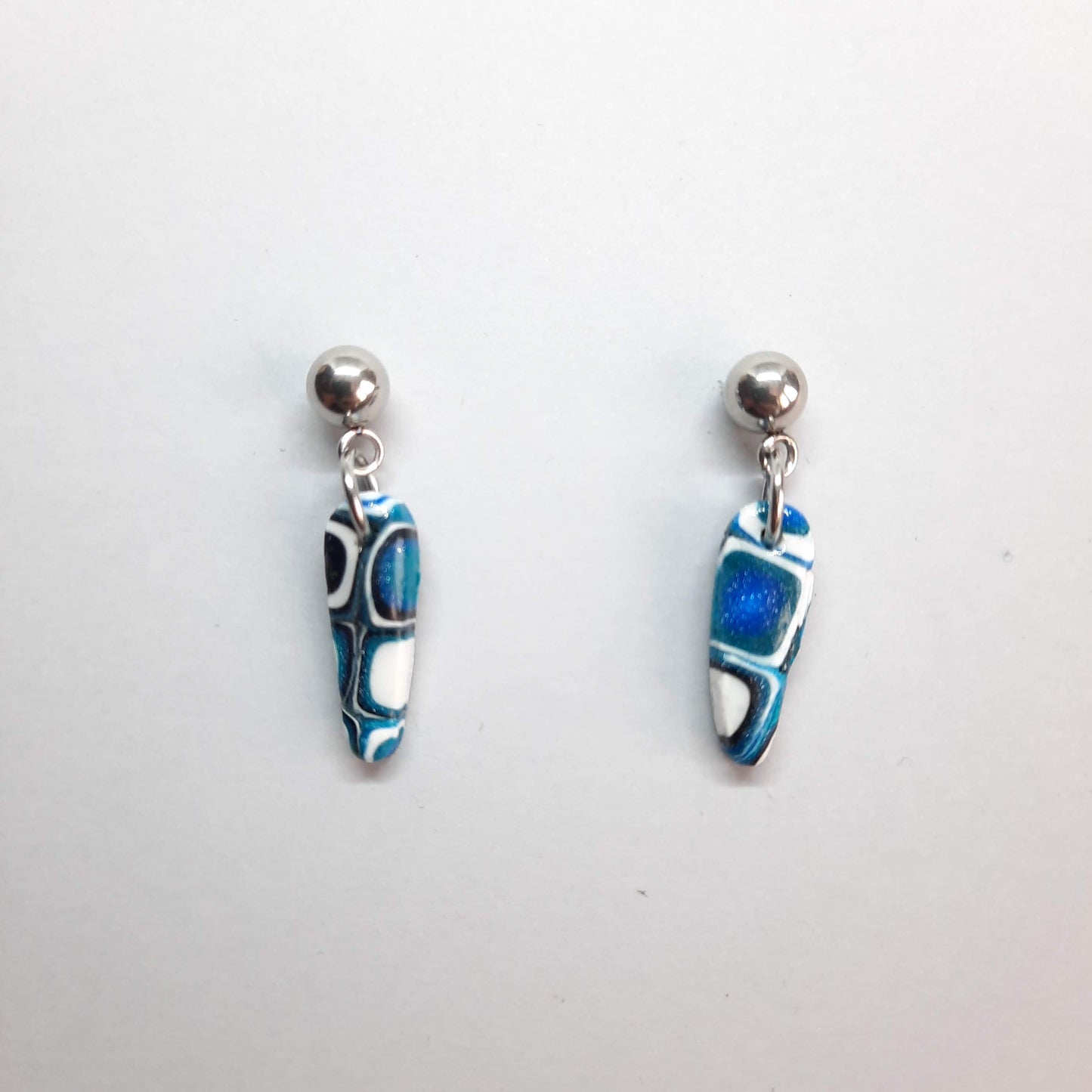 Pendientes Cortos Pasión Azul con Base Plateada