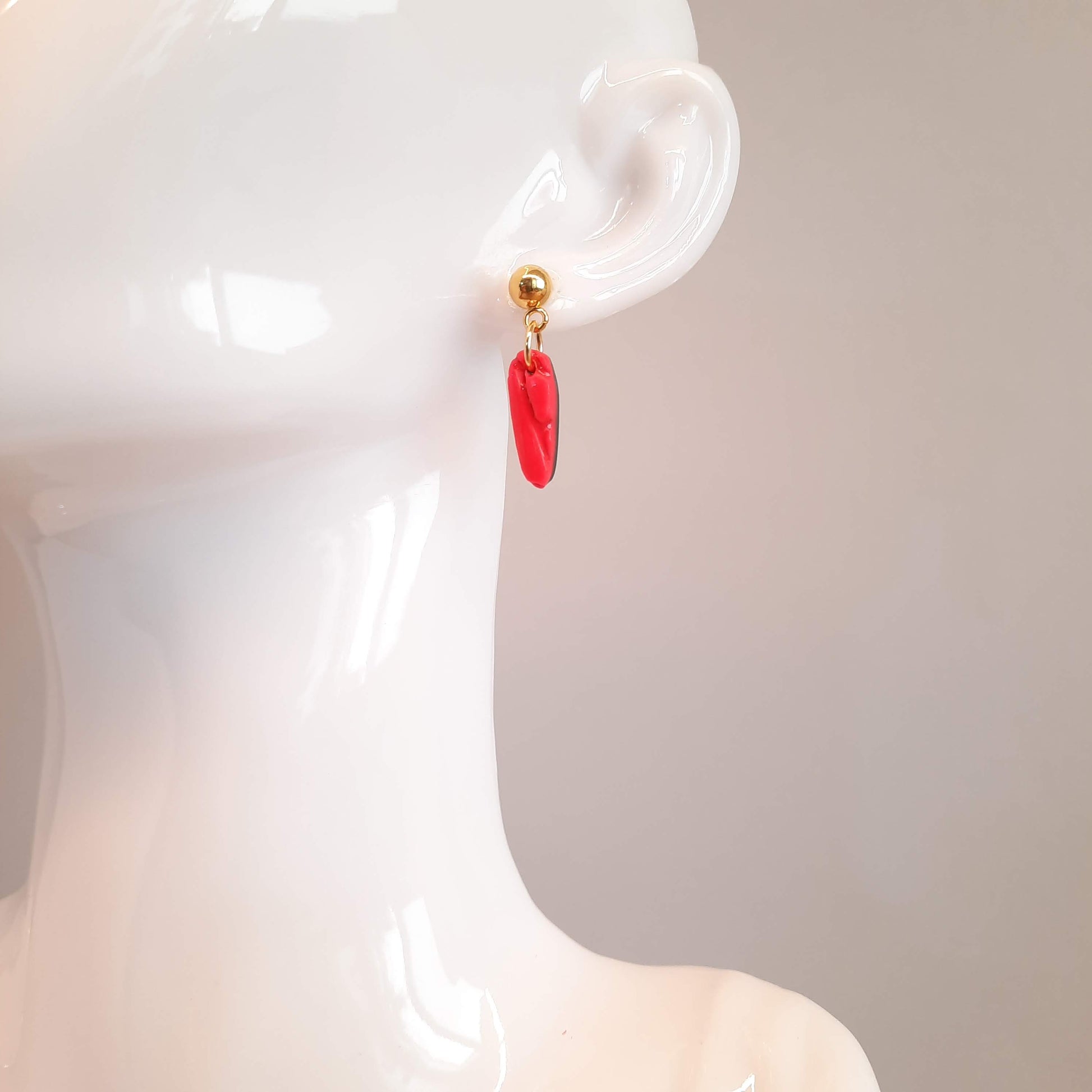Pendientes Cortos Rosa Neon con Base Dorada
