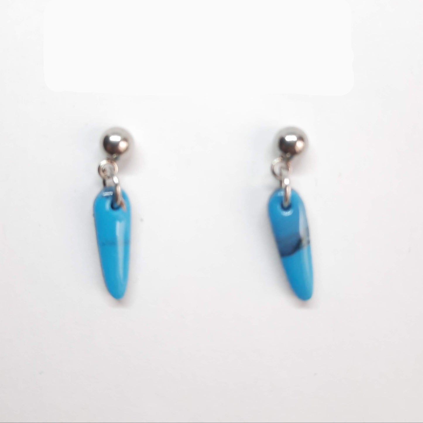 Pendientes Cortos Turquesa con Base Plateada