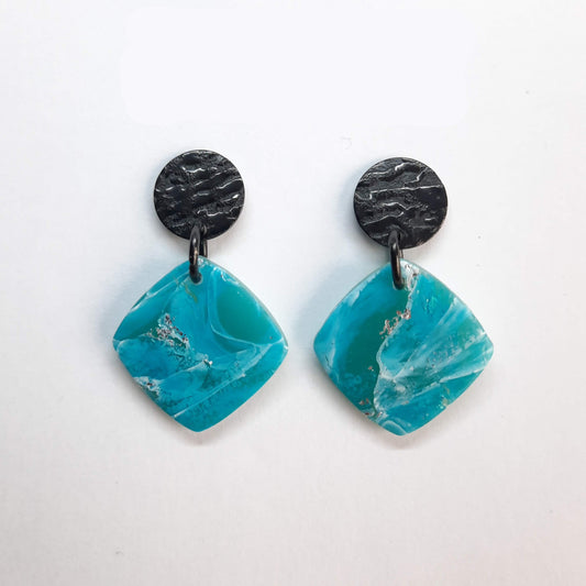 Pendientes Cuadrados Aguamarina con Base Negra