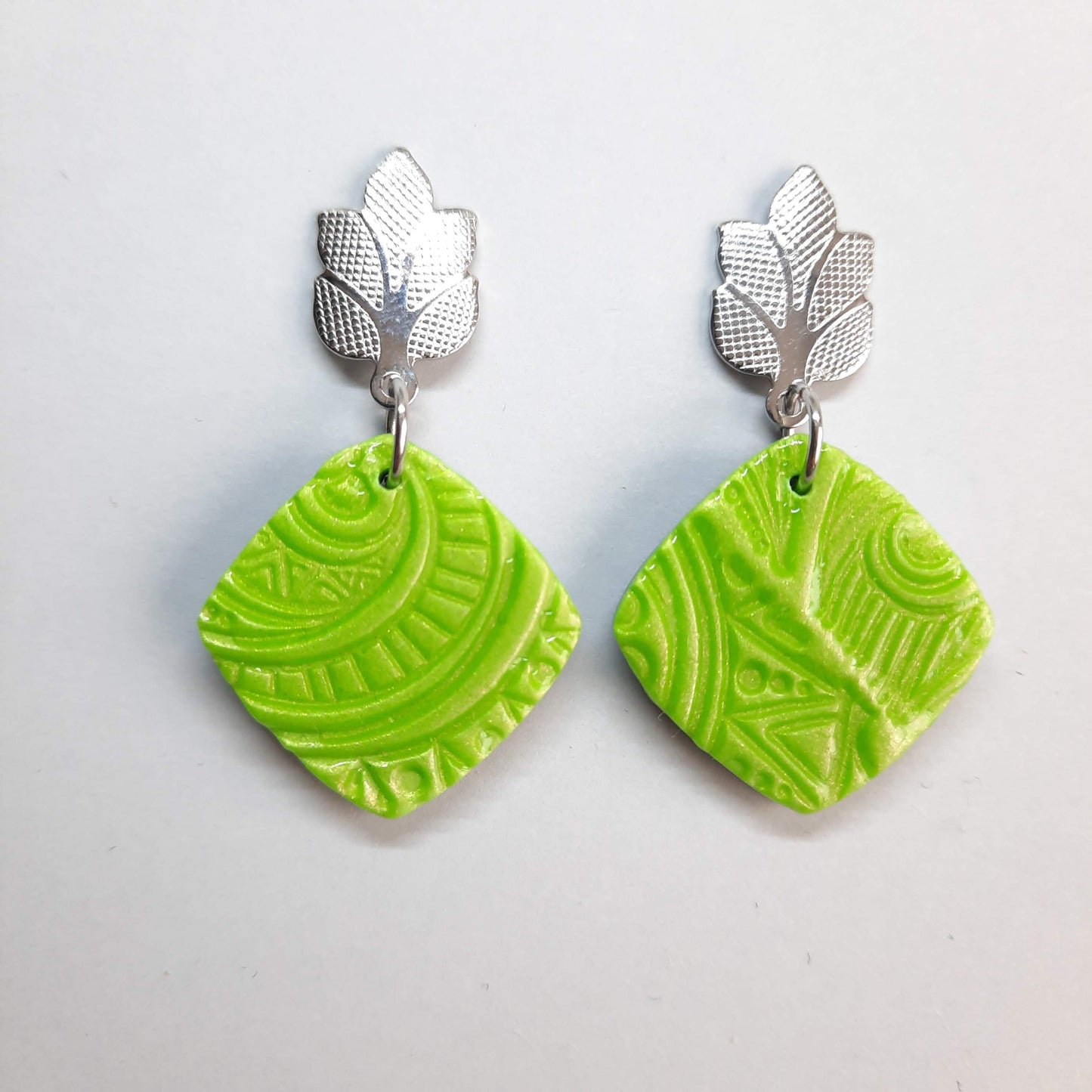 Pendientes Cuadrado Verde con Base Plateada