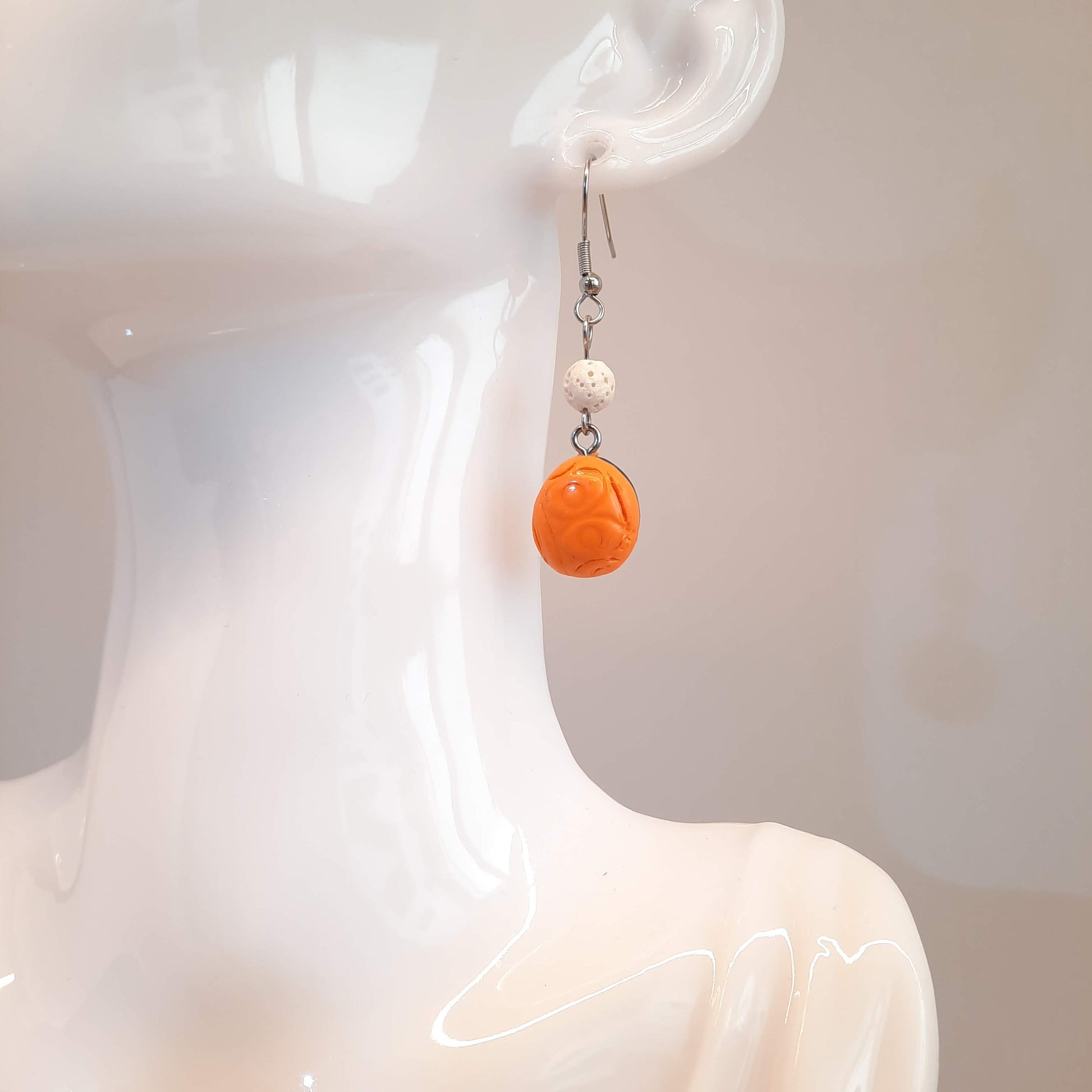 Pendientes Dalia Naranja Con Bolitas De Lava