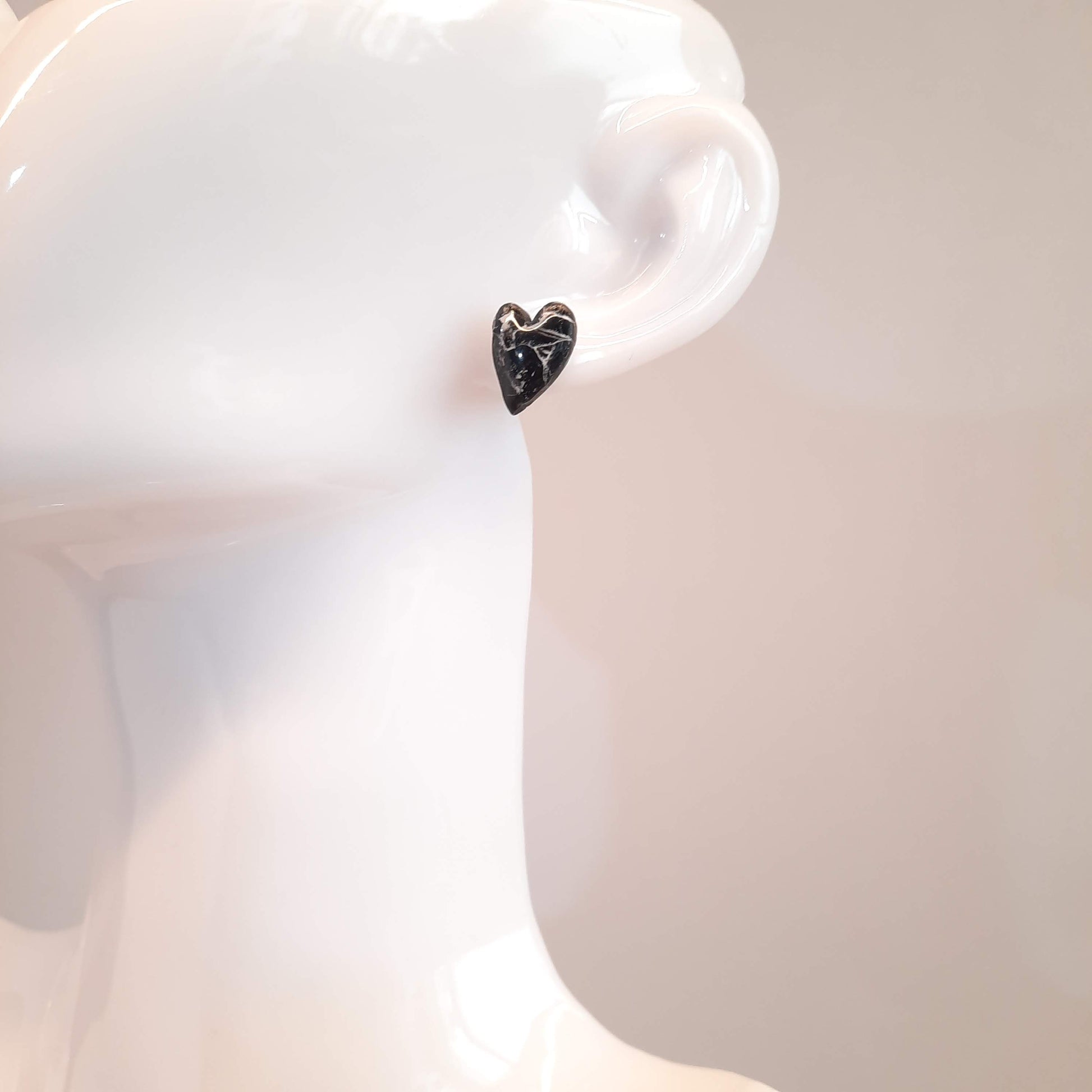 Pendientes Botón Corazón Pleno Negro Mármol