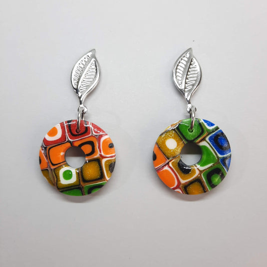 Pendientes Donut Arcoíris Con Base Plateada