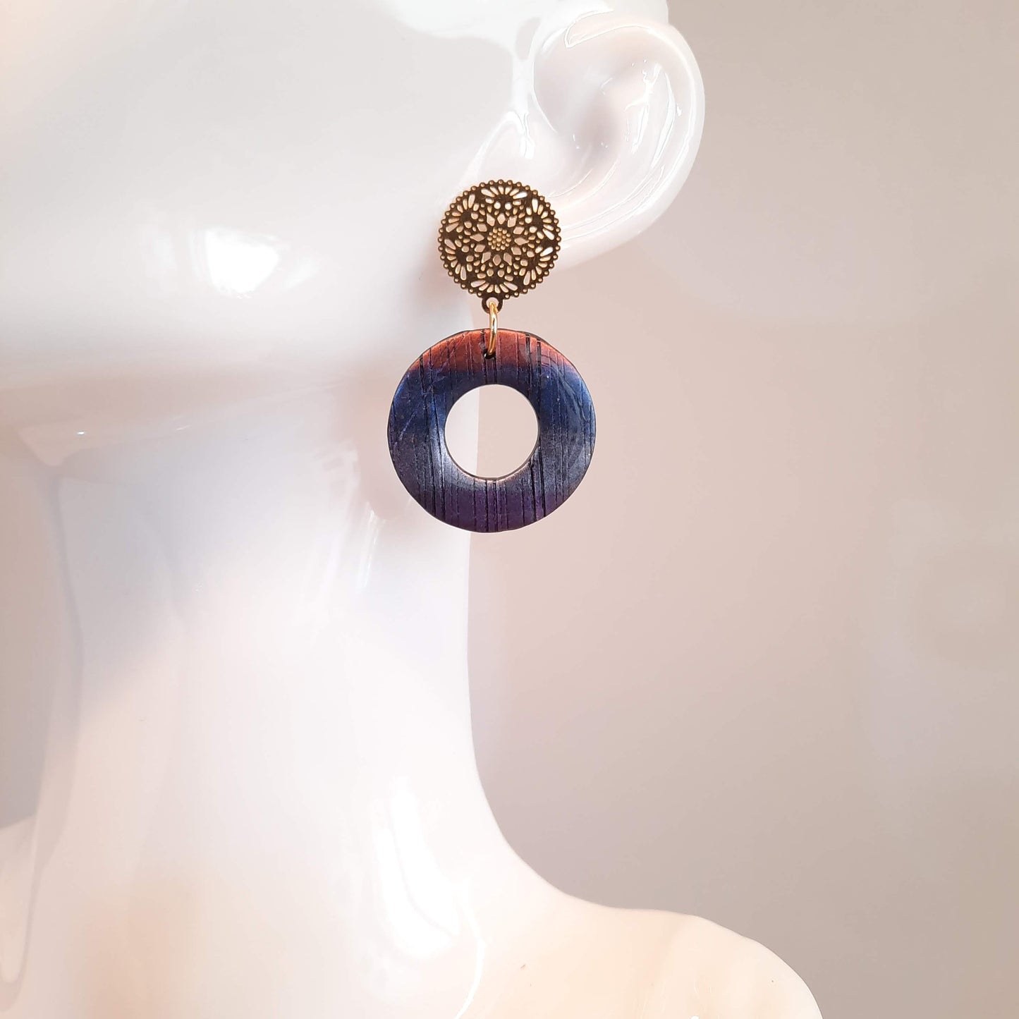 Pendientes Donut Grande Labradorita Violeta con Base Dorada