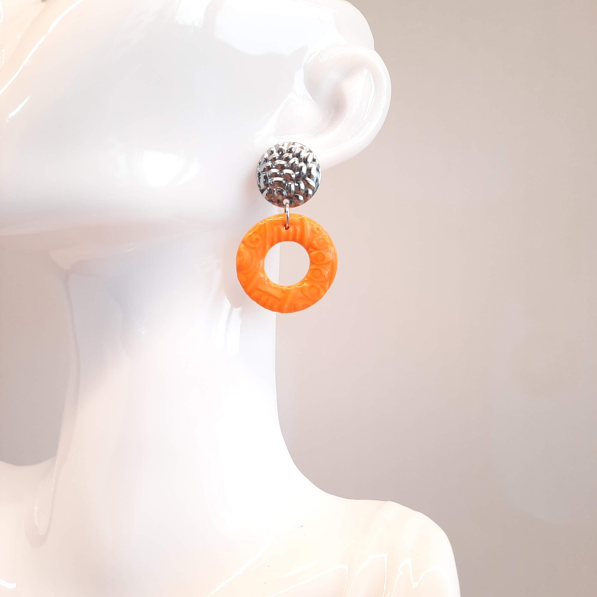 Pendientes Donut Medianos Naranja con Base Plateada