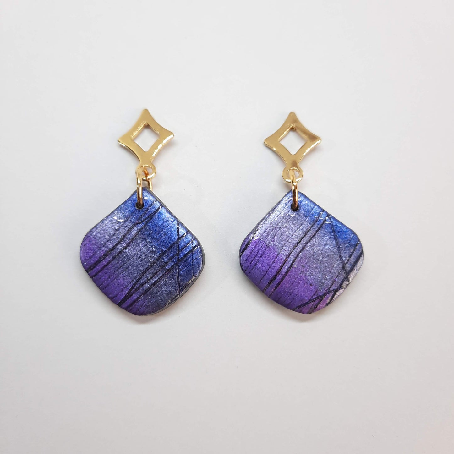 Pendientes Elena Labradorita Violeta Con Base Dorada