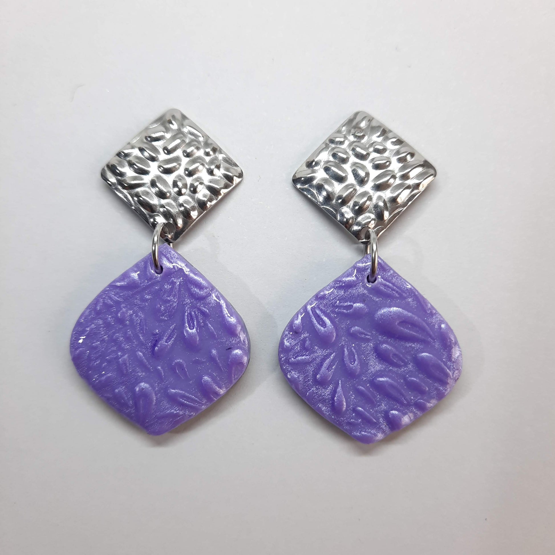 Pendientes Elena Lila con Base Plateada
