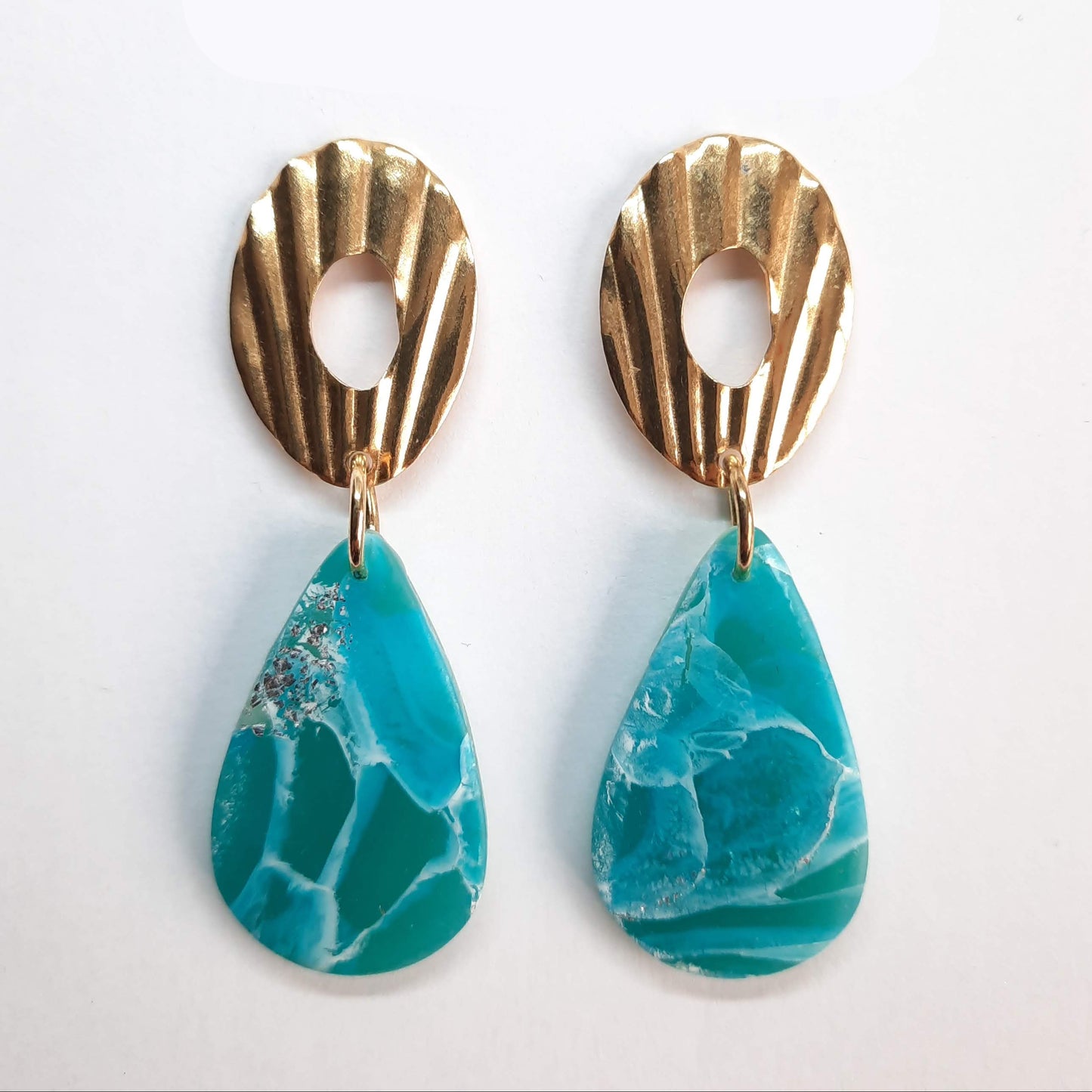 Pendientes Gota Aguamarina con Base Dorada