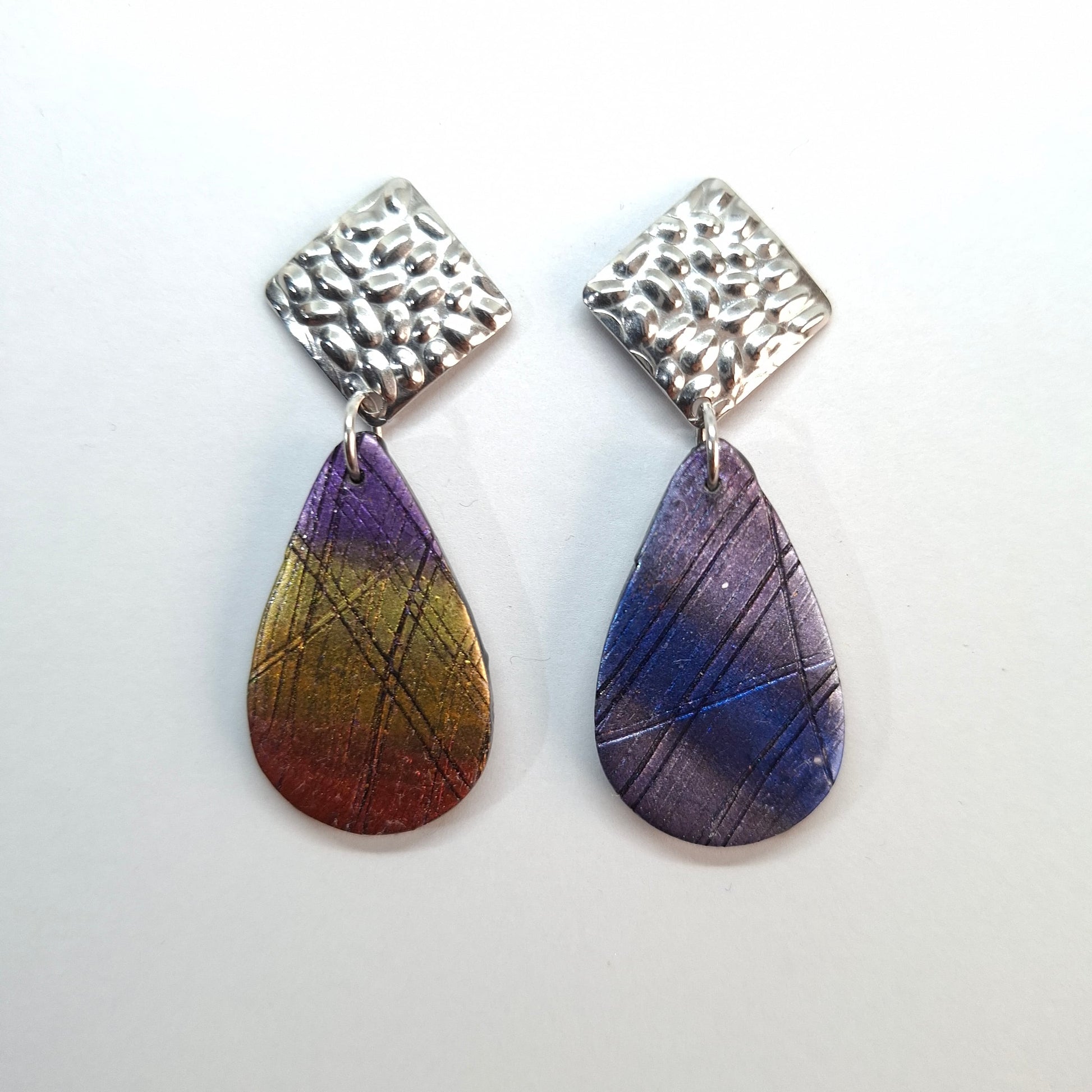 Pendientes Gota Grande Labradorita Violeta con Base Plateada