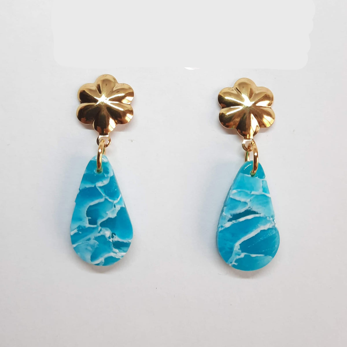 Pendientes Gota Pequeños Aguamarina con Base Dorada