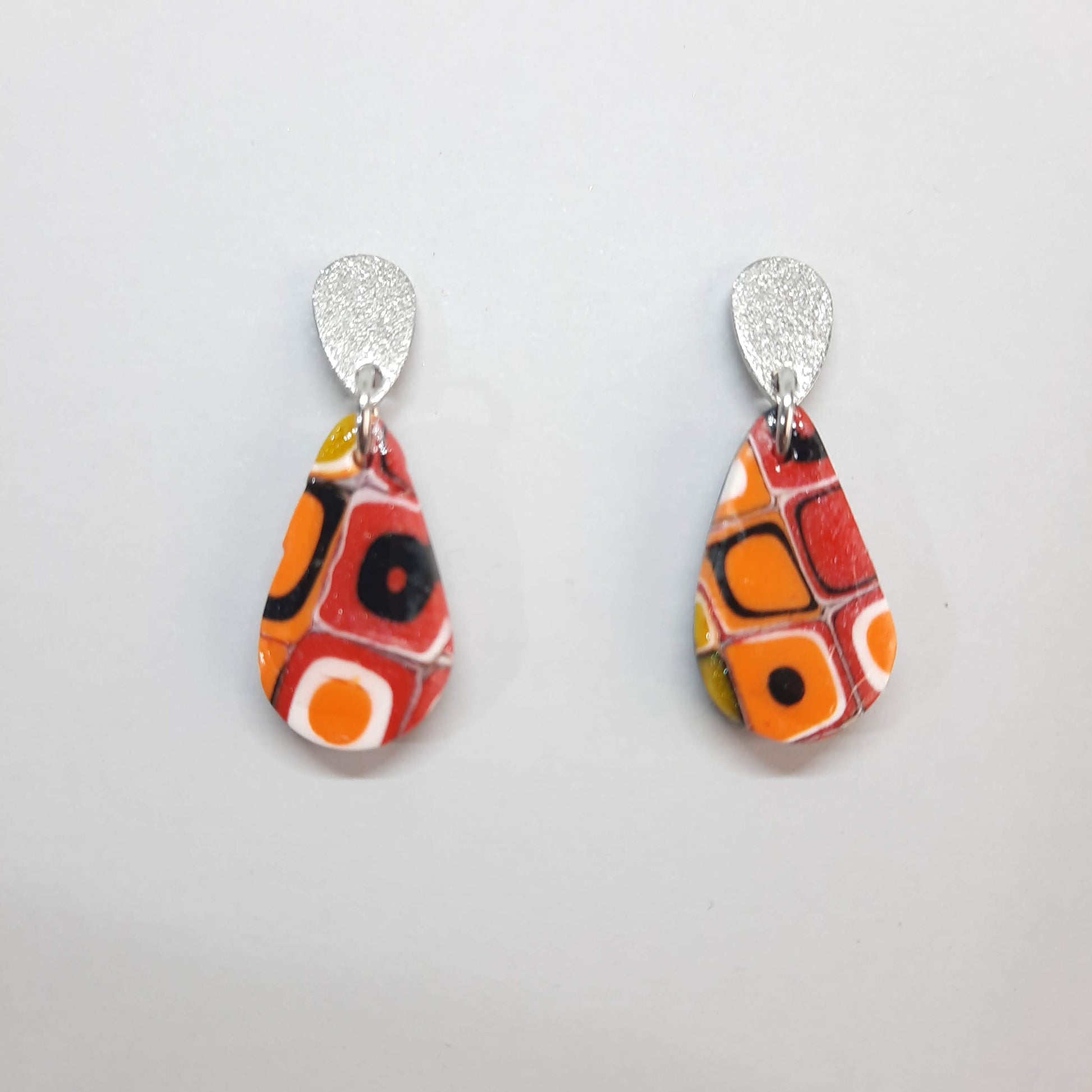 Pendientes Gota Pequeños Arcoíris con Base Plateada