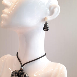 Pendientes Gota Pequeños Negro Blanco con Base Acero