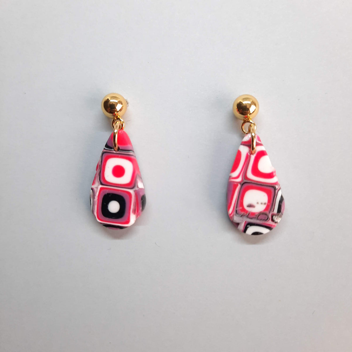 Pendientes Gota Pequeños Rosa Verano con Base Dorada
