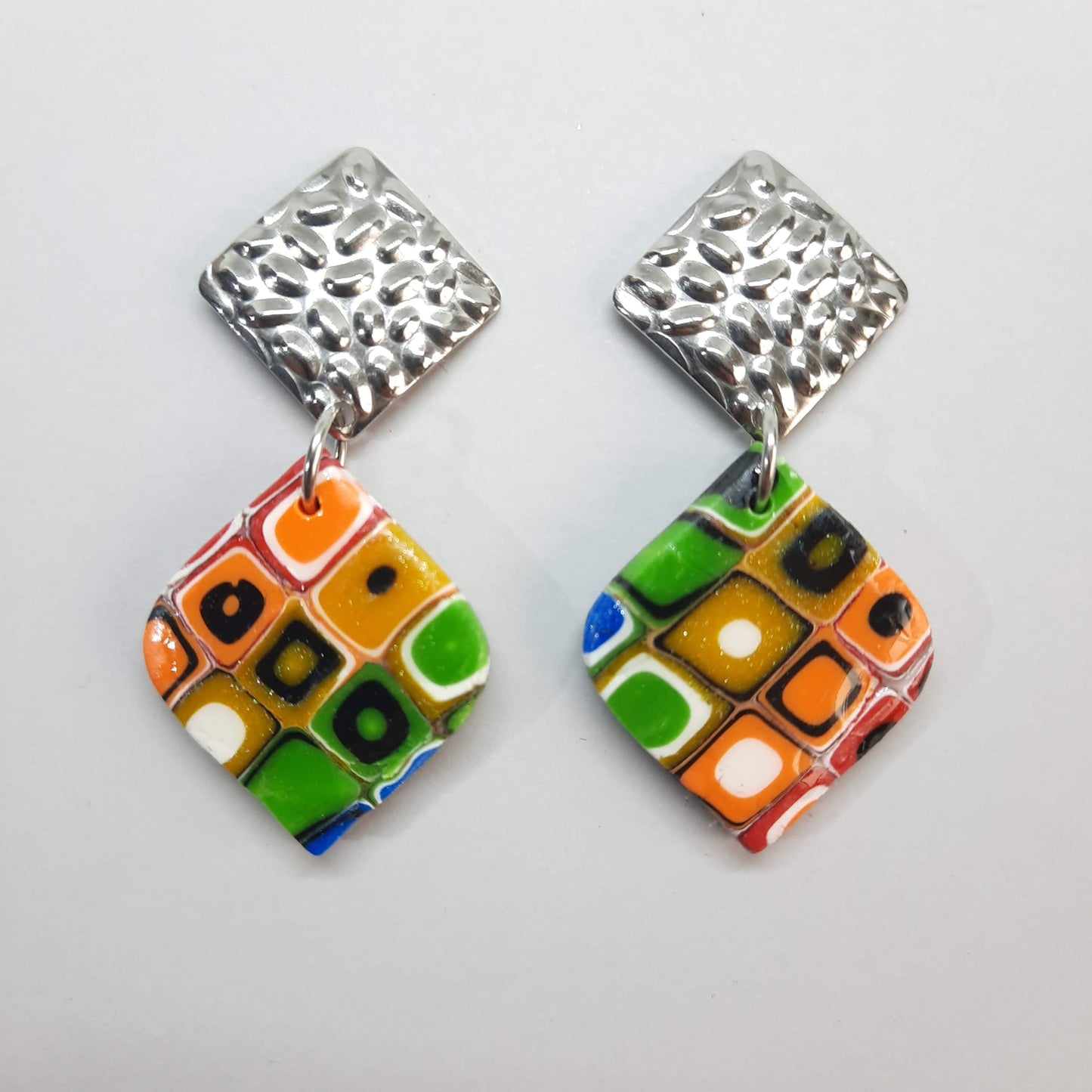 Pendientes India Arcoíris con Base Plateada