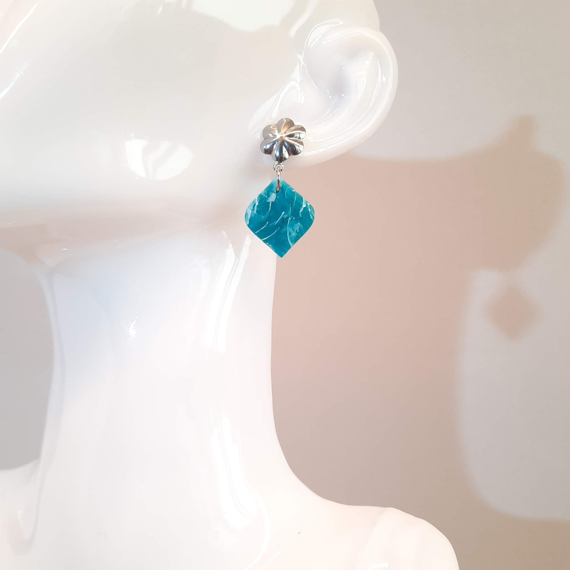 Pendientes India Medianos Aguamarina con Base Plateada