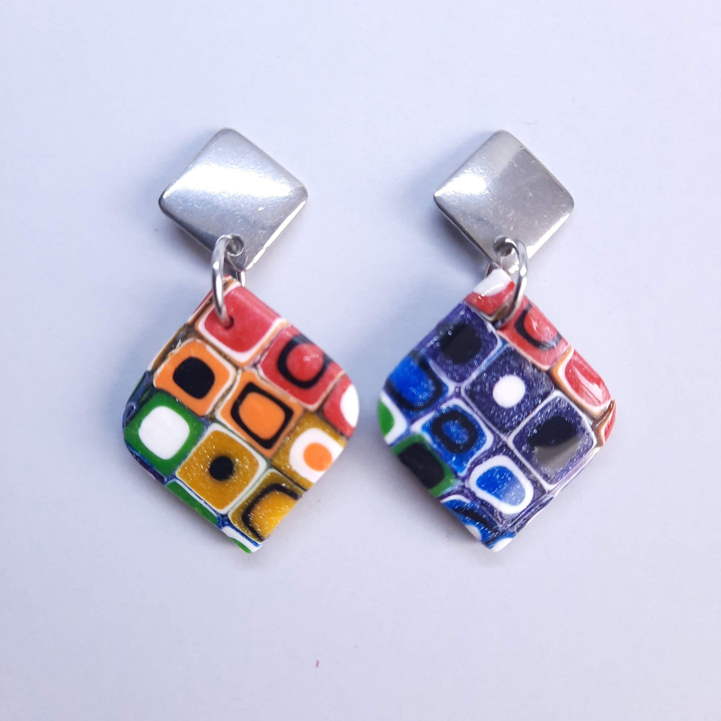 Pendientes India Medianos Arcoíris con Base Acero