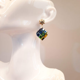 Pendientes India Medianos Arcoíris con Base Dorada