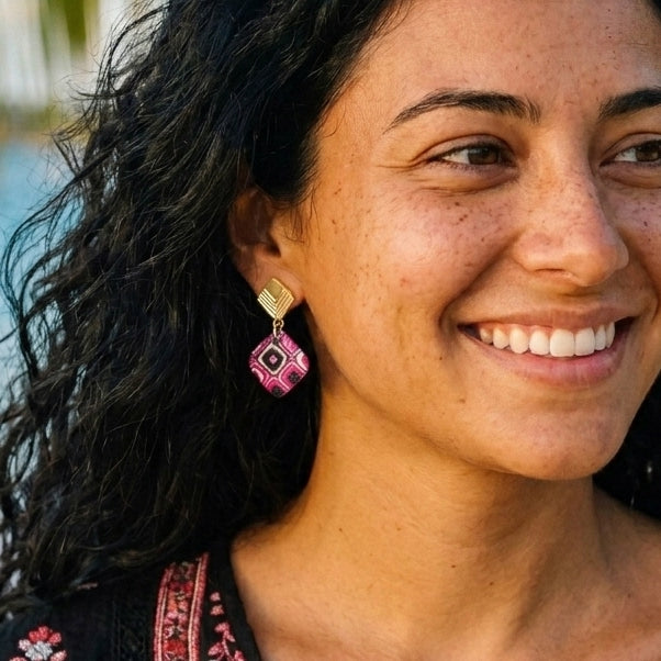 Pendientes India Medianos Con Base Plateada
