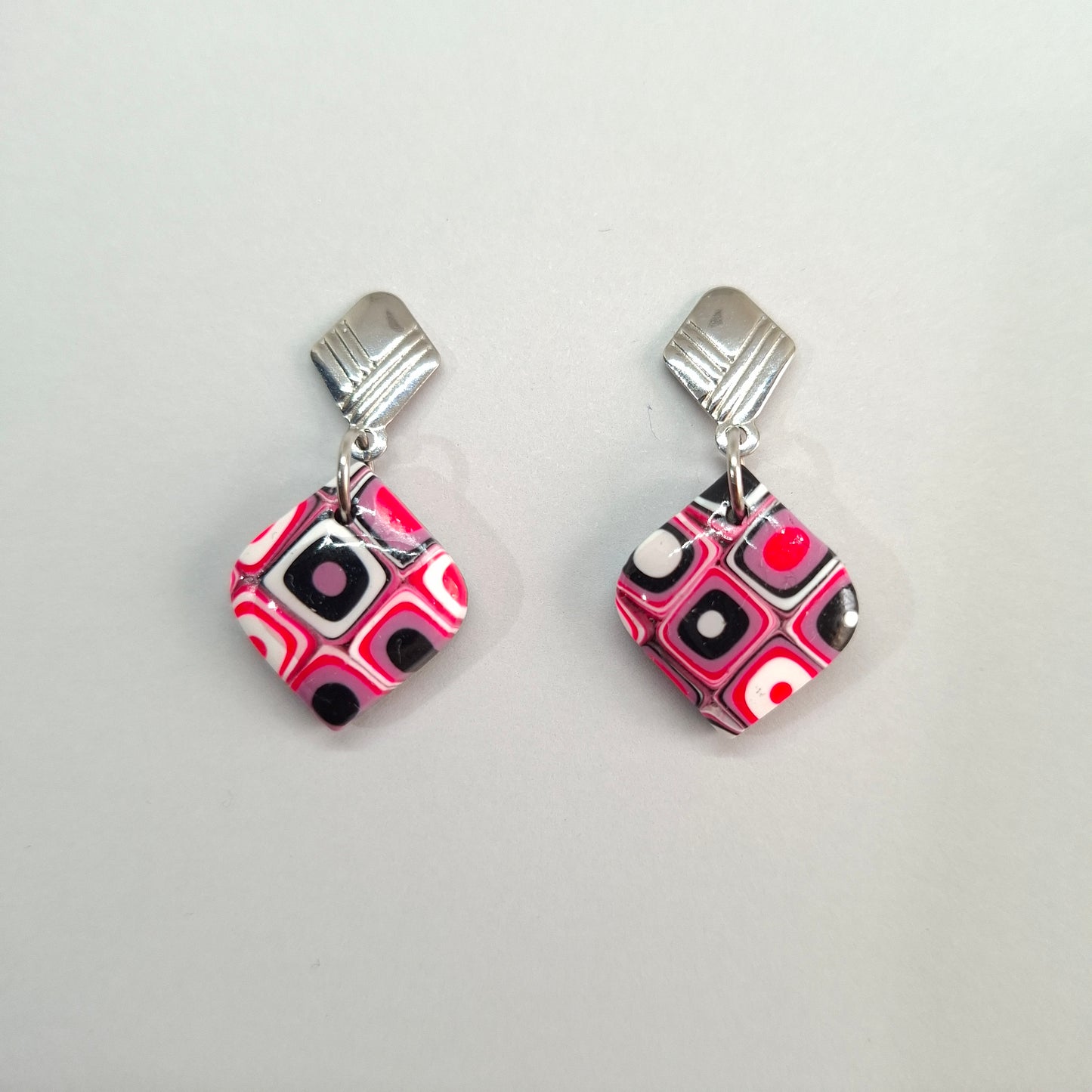 Pendientes India Medianos Con Base Plateada