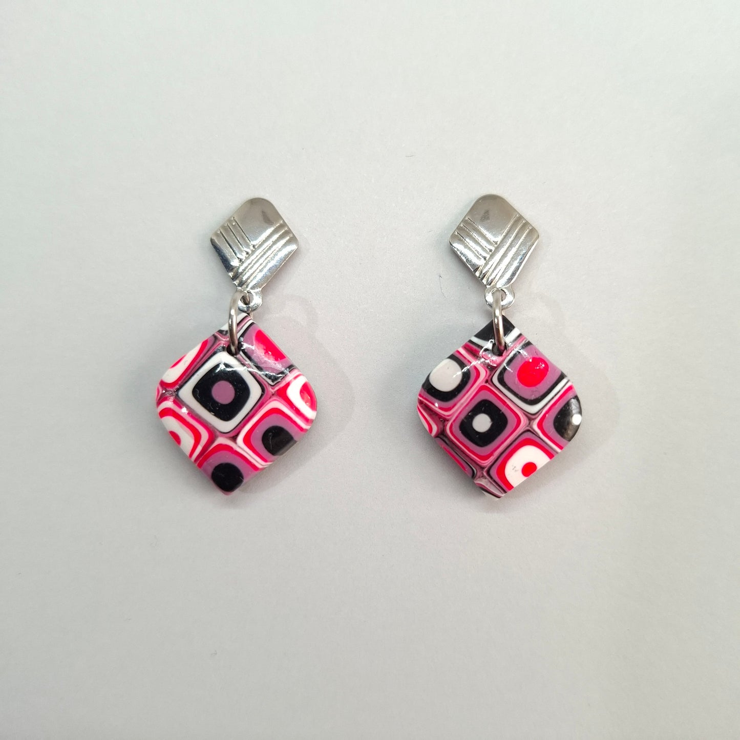 Pendientes India Medianos Con Base Plateada
