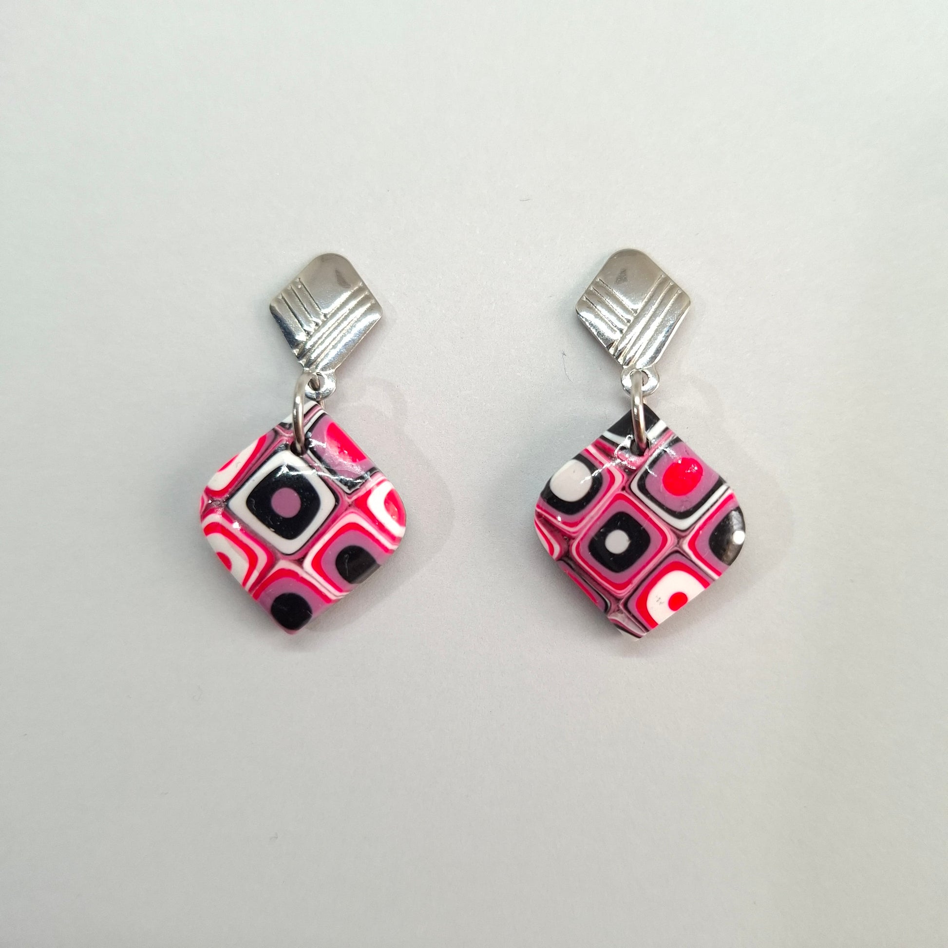 Pendientes India Medianos Con Base Plateada