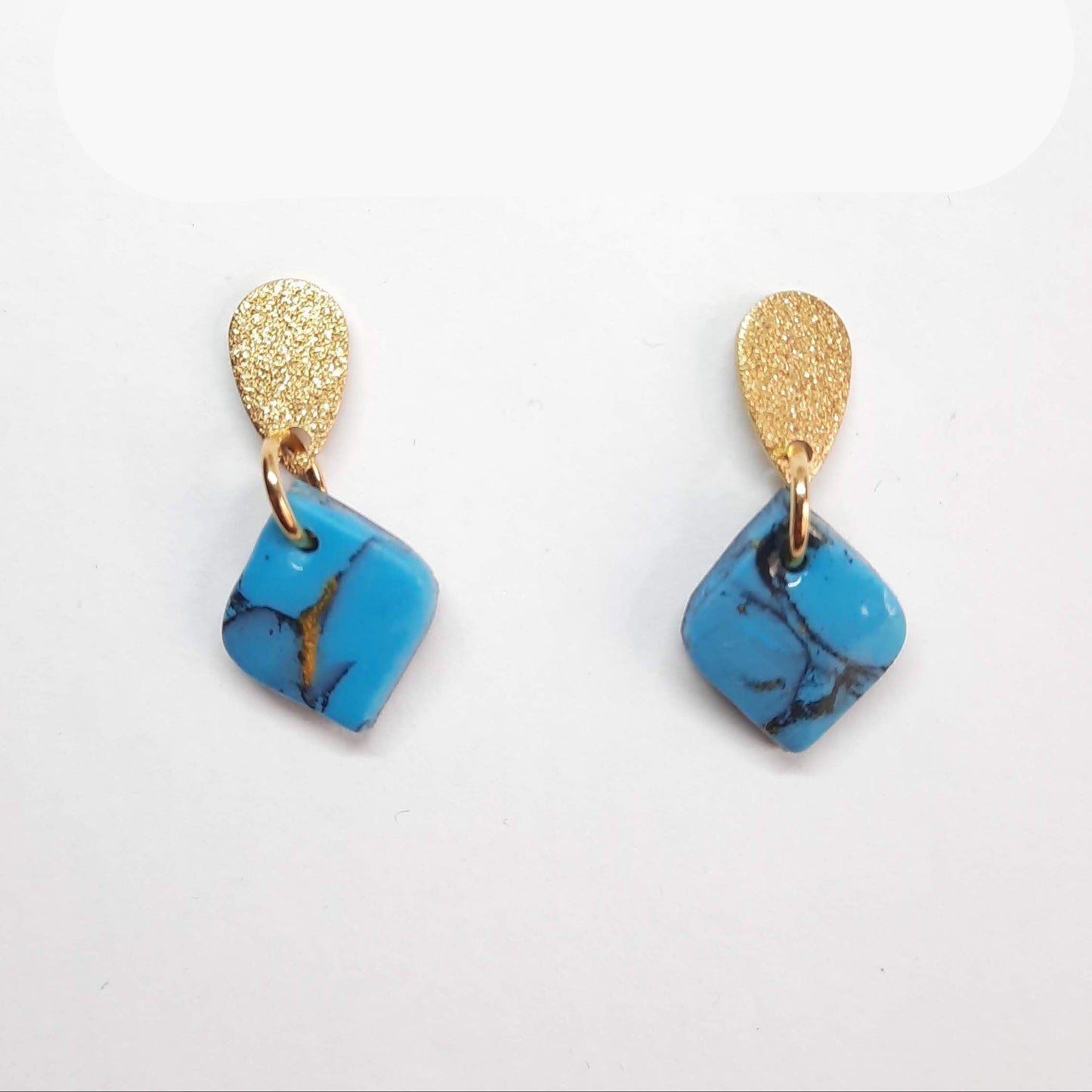 Pendientes India Pequeño Turquesa con Base Dorada